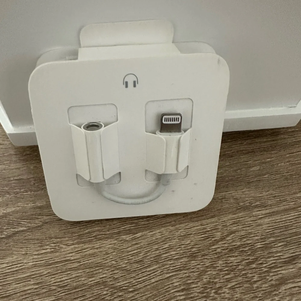 White Wired Earbuds Apple